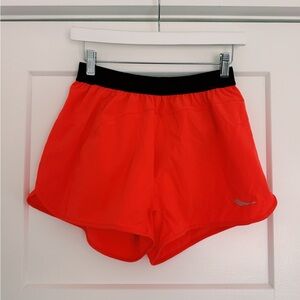 Saucony Men’s 2.5” OUTPACE Running Split Short- Bright Red/Orange